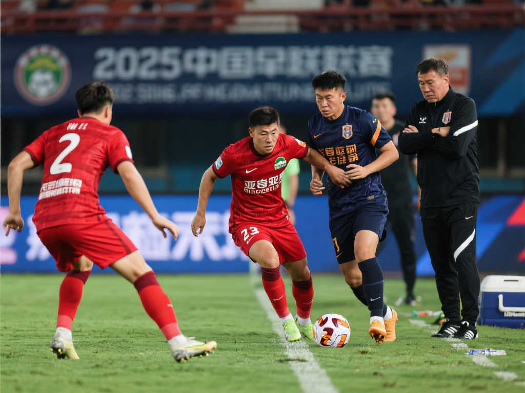 足球远远不 足球远远不