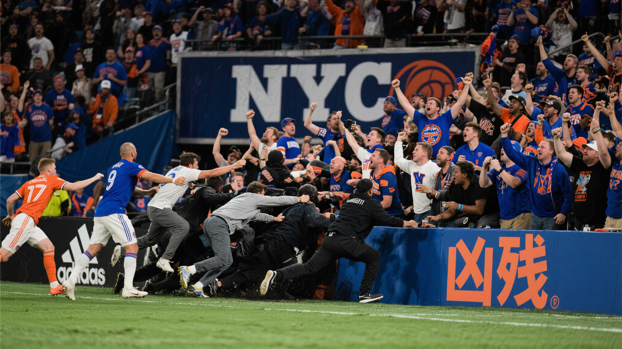 熠熠生辉的 熠熠生辉的