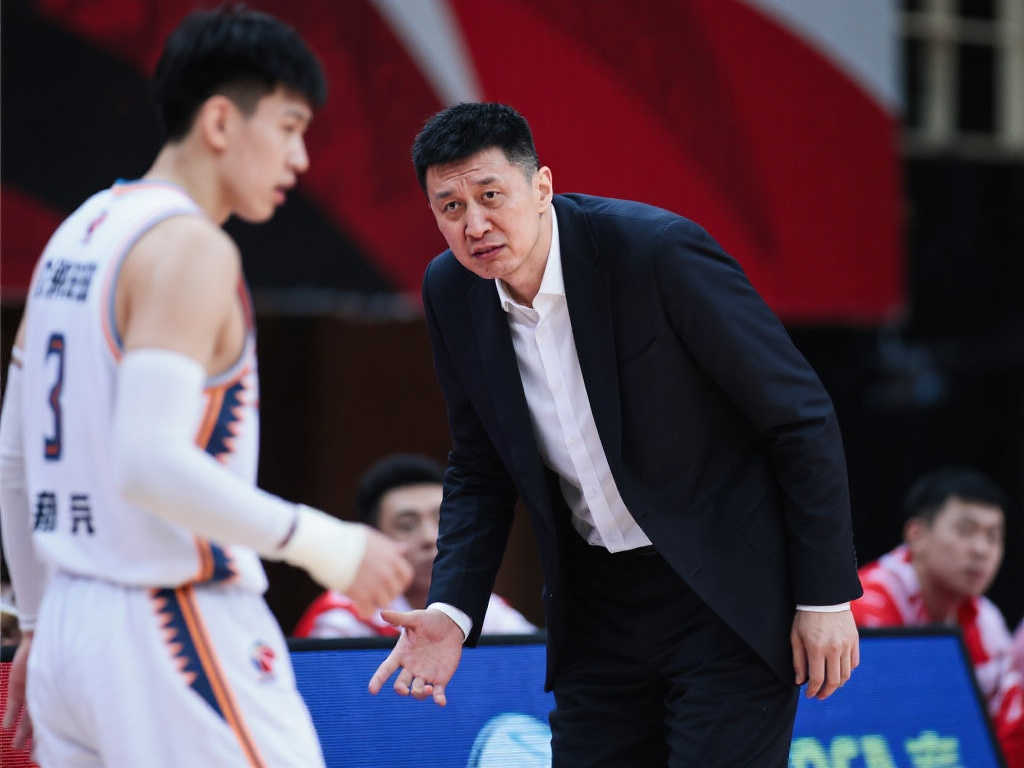 示出足球不 示出足球不